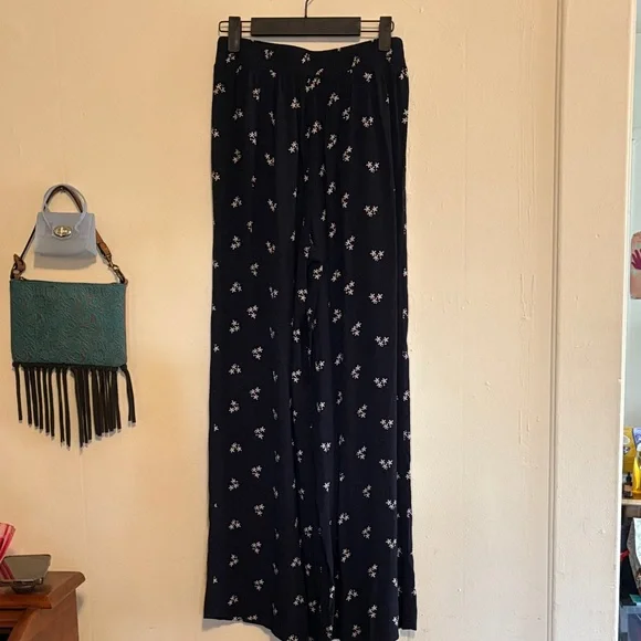 CAbi Dark Sashay loyal Palazzo pull on pants - Picture 4 of 5
